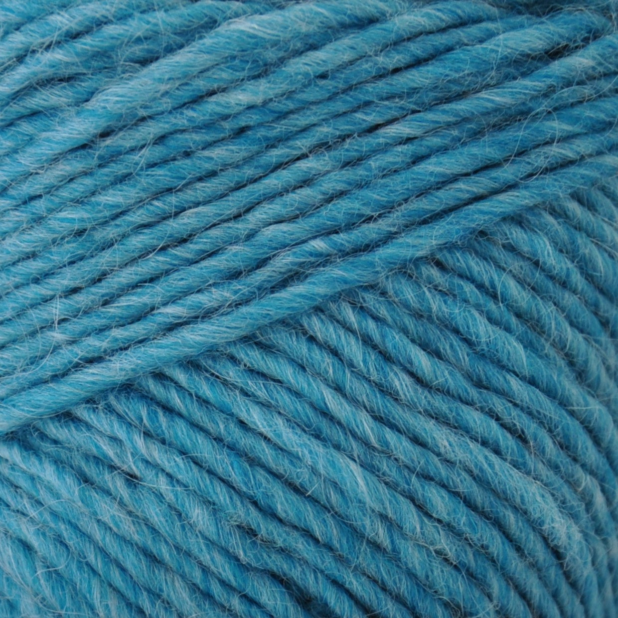Brown Sheep Lamb's Pride Bulky 137 Glacier Ice