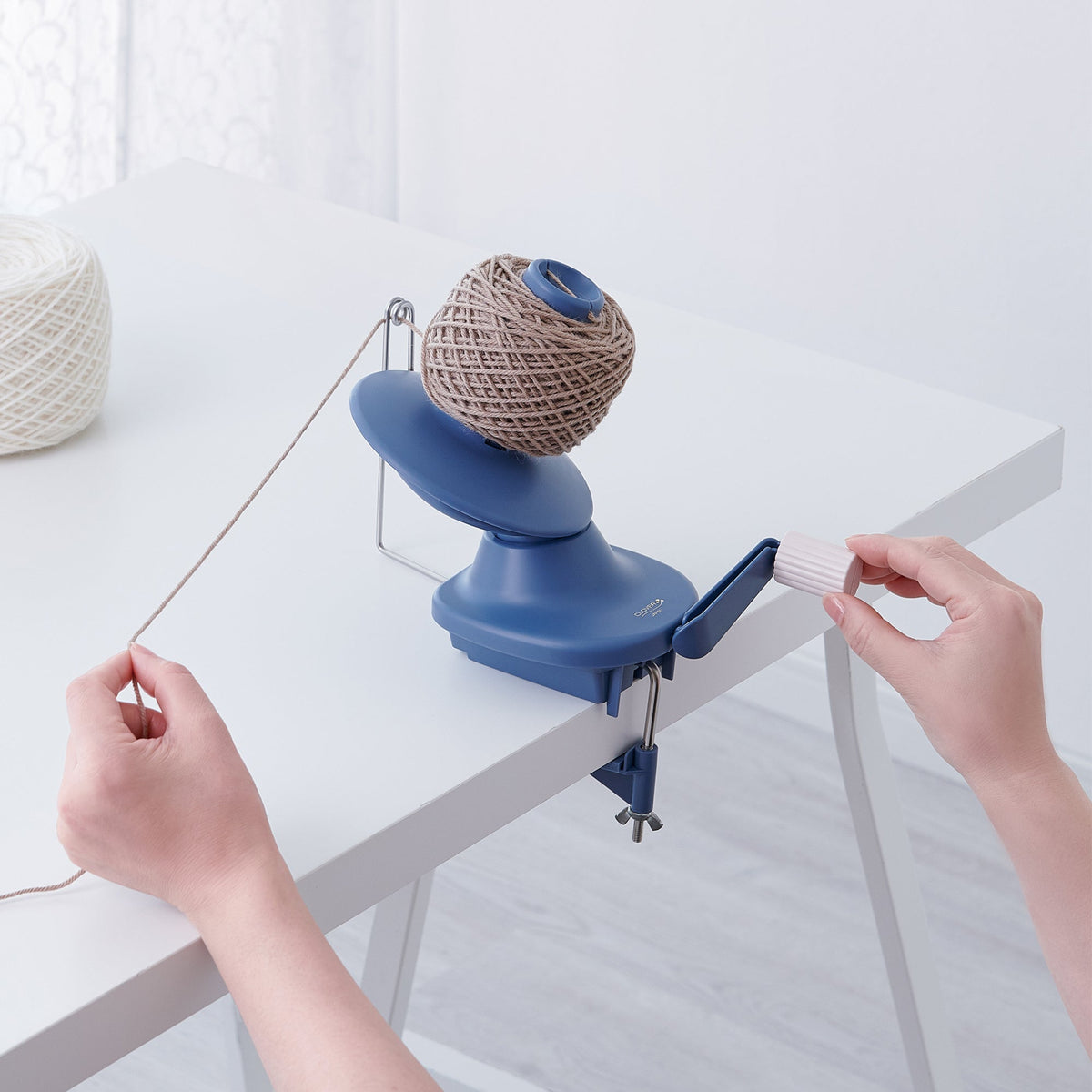 Clover Ball Yarn Winder
