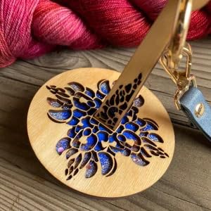 Lemonwood Mini Minder Wrist Yarn Holder Flower