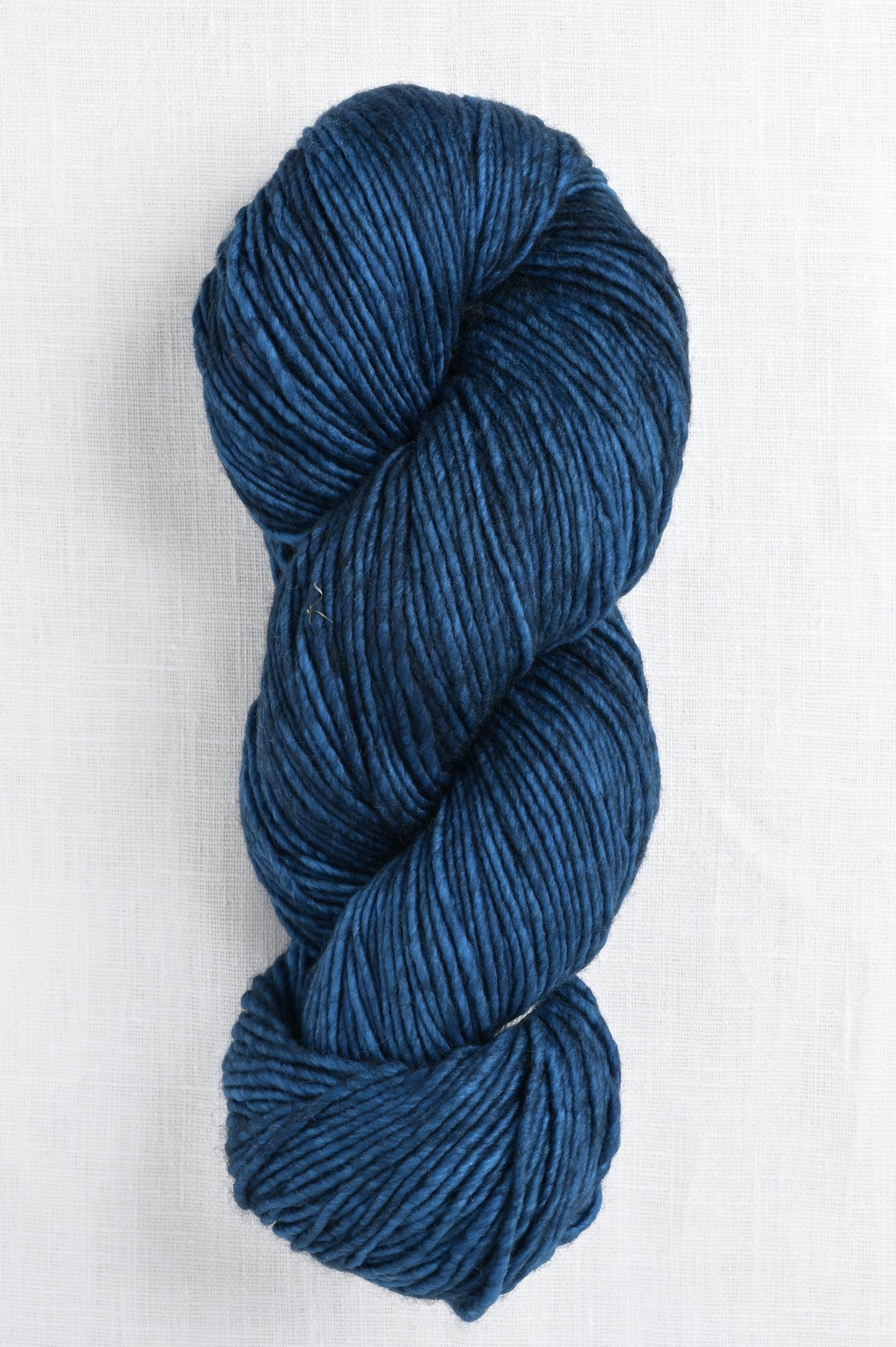 Worsted 150 azul-profundo skein