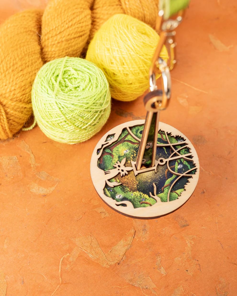 Lemonwood Mini Minder Wrist Yarn Holder Wander (Glow in The Dark)