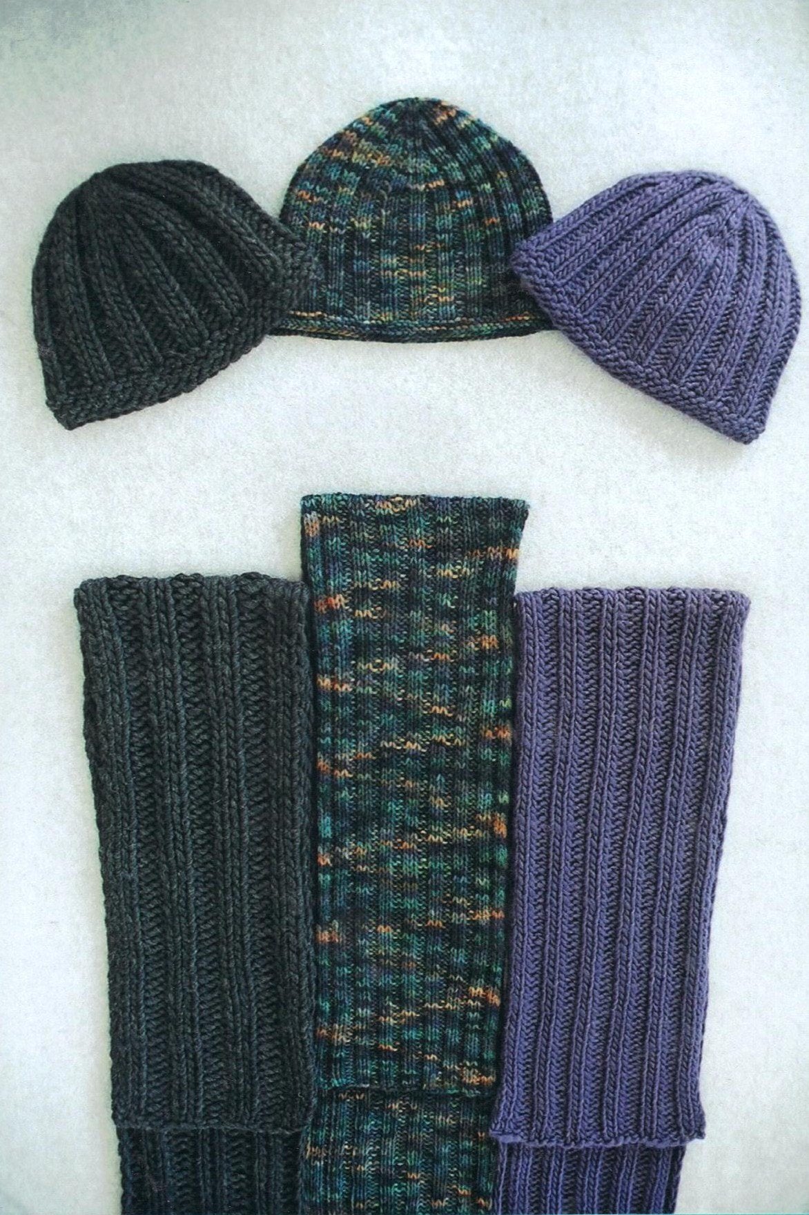 Everyone's Favorite Hat and Scarf - One Knitting Pattern for One Hat and One Scarf - Fiber Trends - #AC62 [Pamphlet] Eve