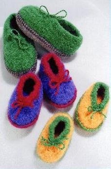 Crocheted Felt Slippers Pattern (CH-32) [Loose Leaf] Fiber Trends; Bev Galeskas