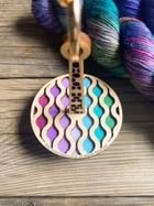 Lemonwood Mini Minder Wrist Yarn Holder Funky Wave, Brown