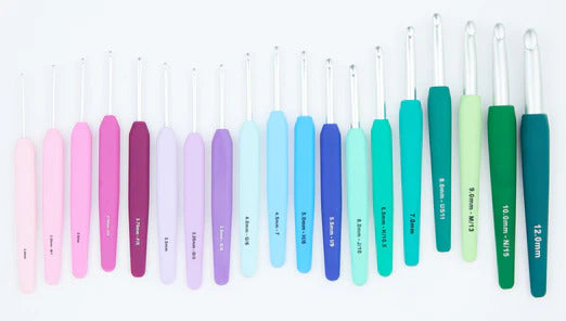 KnitPro Waves Crochet Hooks – 9mm Crochet Hook, Ergonomic Soft Handles, Soft Rubber Grip for Arthritic Hands, Light & Comfortable Crochet Needles for Knitting, Pistachio Bliss